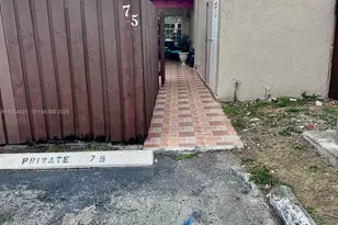 15645 SW 82nd Cir Ln, Miami, FL 33193 - Photo 2