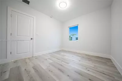 1221 NW 75th St, Miami, FL 33147 - Photo 14