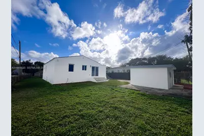 1221 NW 75th St, Miami, FL 33147 - Photo 6