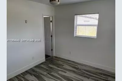 240 N 70th Way, Hollywood, FL 33024 - Photo 12