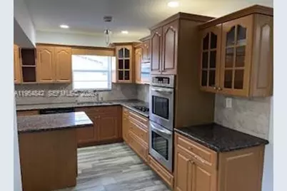240 N 70th Way, Hollywood, FL 33024 - Photo 1