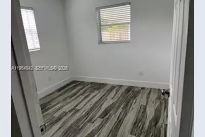 240 N 70th Way, Hollywood, FL 33024 - Photo 6