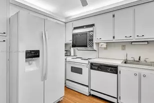 3731 N Country Club Dr, Aventura, FL 33180 - Photo 12