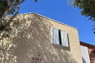 10229 NW 9th St Cir, Miami, FL 33172 - Photo 4