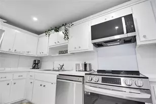 555 NW 4th Ave, Boca Raton, FL 33432 - Photo 18