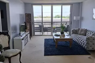 555 NW 4th Ave, Boca Raton, FL 33432 - Photo 1