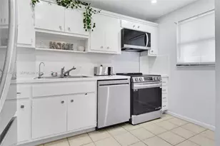 555 NW 4th Ave, Boca Raton, FL 33432 - Photo 12