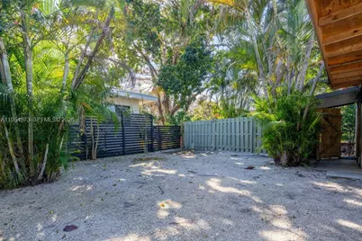 2470-2472 NE 182nd Ter, North Miami Beach, FL 33160 - Photo 22