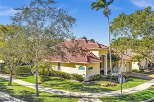 900 Spoonbill Cir, Weston, FL 33326 - Photo 2