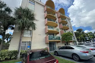 9360 Fontainebleau Blvd, Miami, FL 33172 - Photo 2
