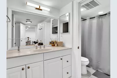 3675 N Country Club Dr #410, Aventura, FL 33180 - Photo 32