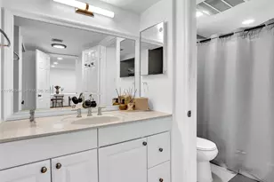 3675 N Country Club Dr, Aventura, FL 33180 - Photo 32