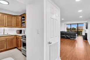 3675 N Country Club Dr, Aventura, FL 33180 - Photo 4