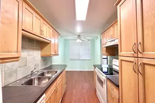 250 Jacaranda Dr, Plantation, FL 33324 - Photo 10