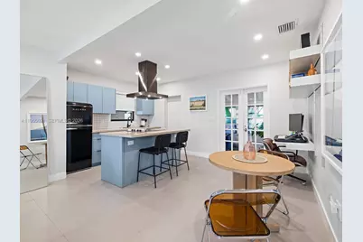 1009 NW 11th Ct, Miami, FL 33136 - Photo 2