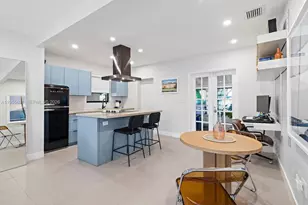 1009 NW 11th Ct, Miami, FL 33136 - Photo 2