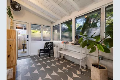 1009 NW 11th Ct, Miami, FL 33136 - Photo 28