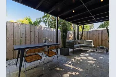 1009 NW 11th Ct, Miami, FL 33136 - Photo 32