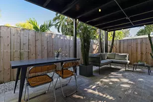 1009 NW 11th Ct, Miami, FL 33136 - Photo 32