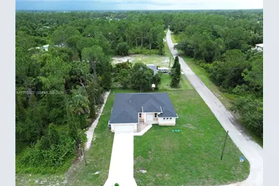 933 Anthony St E, Lehigh Acres, FL 33974 - Photo 8