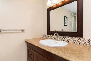 301 NE 14th Ave, Hallandale Beach, FL 33009 - Photo 20