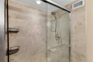 301 NE 14th Ave, Hallandale Beach, FL 33009 - Photo 16