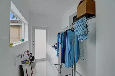 7952 NW 198th St, Hialeah, FL 33015 - Photo 38