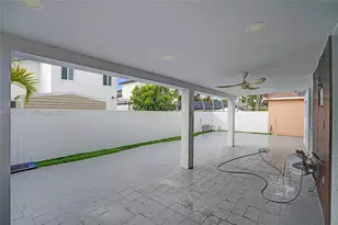 7952 NW 198th St, Hialeah, FL 33015 - Photo 34