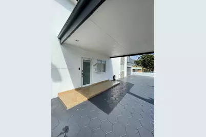 901 NW 22nd Pl, Miami, FL 33125 - Photo 2