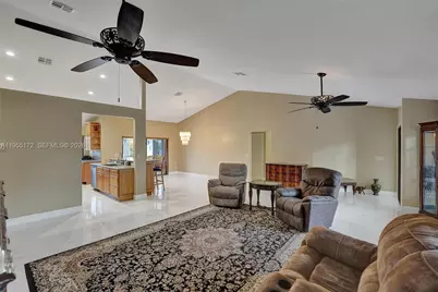 3187 Beechberry Cir, Davie, FL 33328 - Photo 6
