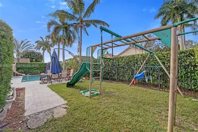 3187 Beechberry Cir, Davie, FL 33328 - Photo 32