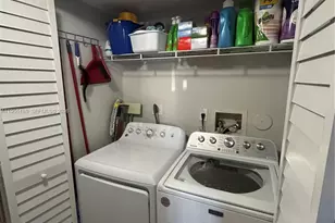 200 W Palm Cir W, Pembroke Pines, FL 33025 - Photo 12