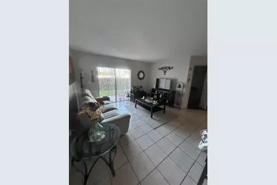 200 W Palm Cir W #104, Pembroke Pines, FL 33025 - Photo 6