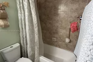 200 W Palm Cir W, Pembroke Pines, FL 33025 - Photo 16