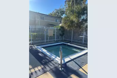 200 W Palm Cir W #104, Pembroke Pines, FL 33025 - Photo 22