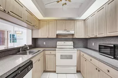 900 SW 128th Ave #103D, Pembroke Pines, FL 33027 - Photo 2
