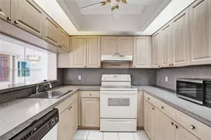 900 SW 128th Ave, Pembroke Pines, FL 33027 - Photo 2