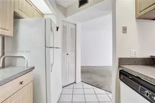 900 SW 128th Ave, Pembroke Pines, FL 33027 - Photo 4