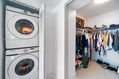 41 SE 5th St #1202, Miami, FL 33131 - Photo 10