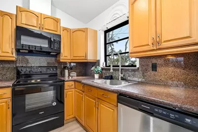 1419 Crest Dr, Lake Worth, FL 33461 - Photo 8