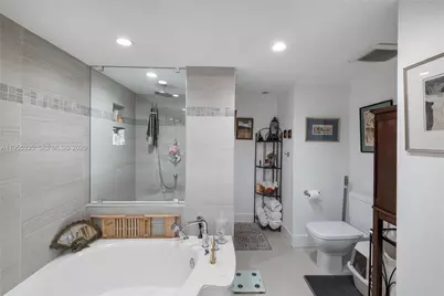 1000 Quayside Ter #1107, Miami, FL 33138 - Photo 18