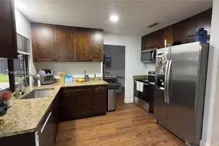 323 W Canterbury Dr W, Riviera Beach, FL 33407 - Photo 4