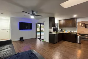 323 W Canterbury Dr W, Riviera Beach, FL 33407 - Photo 10