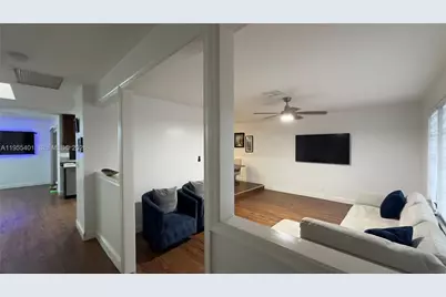 323 W Canterbury Dr W, Riviera Beach, FL 33407 - Photo 8