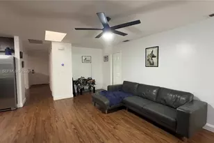 323 W Canterbury Dr W, Riviera Beach, FL 33407 - Photo 12