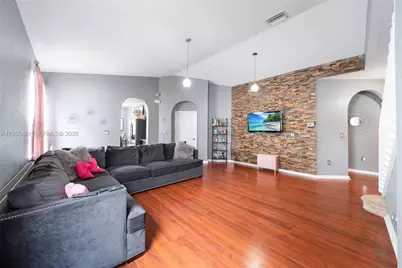 1097 NE 40th Rd, Homestead, FL 33033 - Photo 6