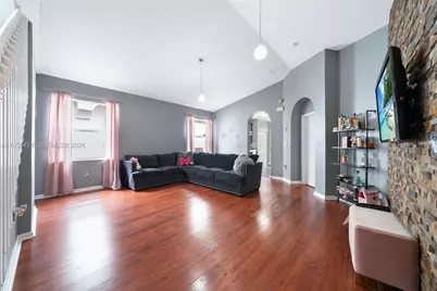 1097 NE 40th Rd, Homestead, FL 33033 - Photo 4