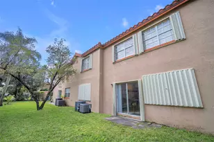8606 SW 3rd St, Pembroke Pines, FL 33025 - Photo 20
