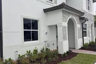 2721 SE 26th Rd, Homestead, FL 33035 - Photo 2