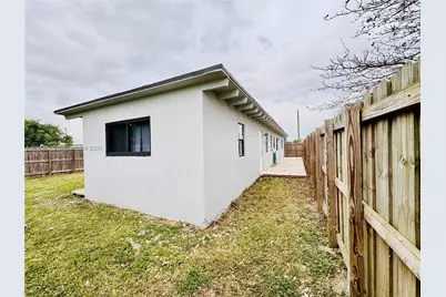 536 SW 6th Ter, Homestead, FL 33030 - Photo 4